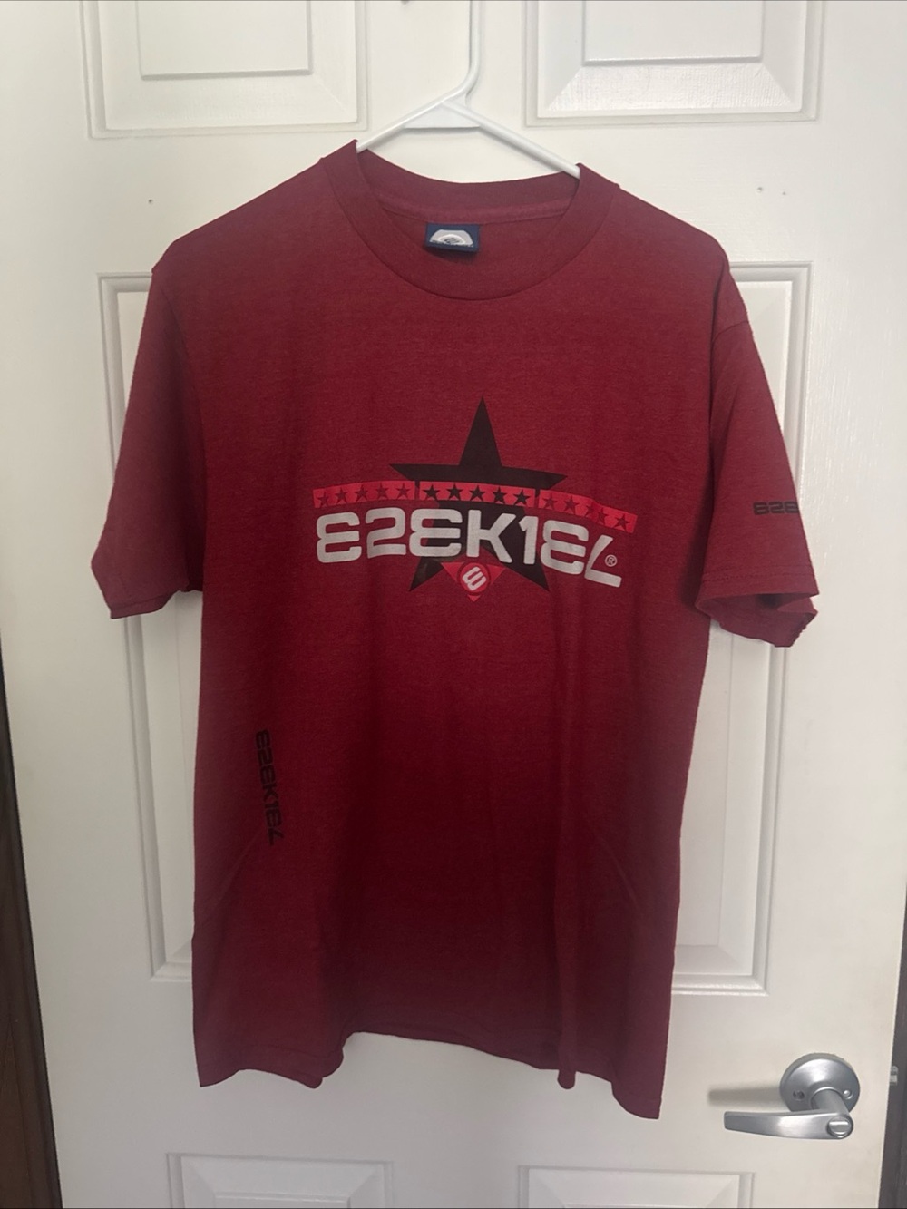Ezekiel Men's Graphic Short-Sleeve Tee in Deep Red
